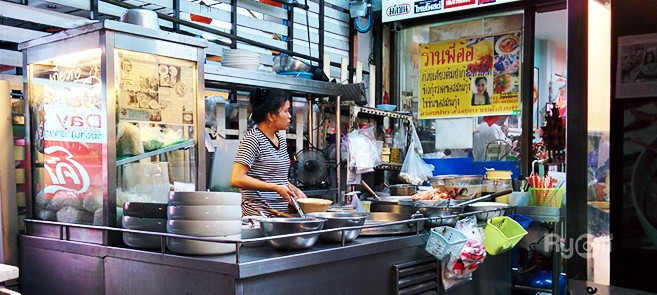 ร้านพี่อ้อ ก๋วยเตี๋ยวต้มยำ ก๋วยเตี๋ยวต้มยำซีฟู้ดกุ้งตัวใหญ่ รสชาติเข้มข้น แซ่บ ไม่เหมือนใคร